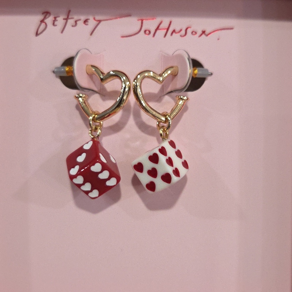 💖🔹️Betsey Johnson🔹️ Gold Tone Heart Huggie Dice drop Earrings - Picture 6 of 6